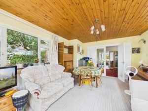 Sun room- click for photo gallery